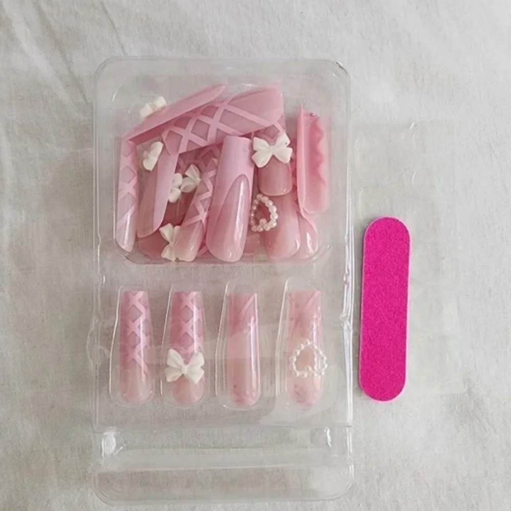 24 Pieces Fake press on nails